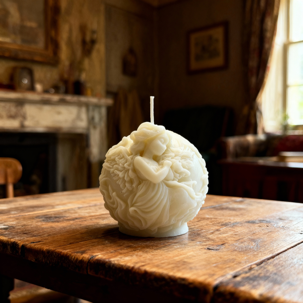 Ozdobna świeca sojowa kula Aniołek (dziewczynka)