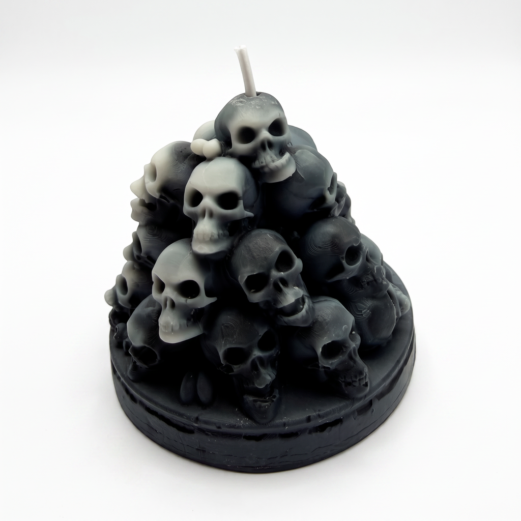 Halloween-Sojakerze in Form einer Totenkopf-Pyramide, Duft Blue Haze, 140 g