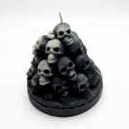 Halloween-Sojakerze in Form einer Totenkopf-Pyramide, Duft Blue Haze, 140 g