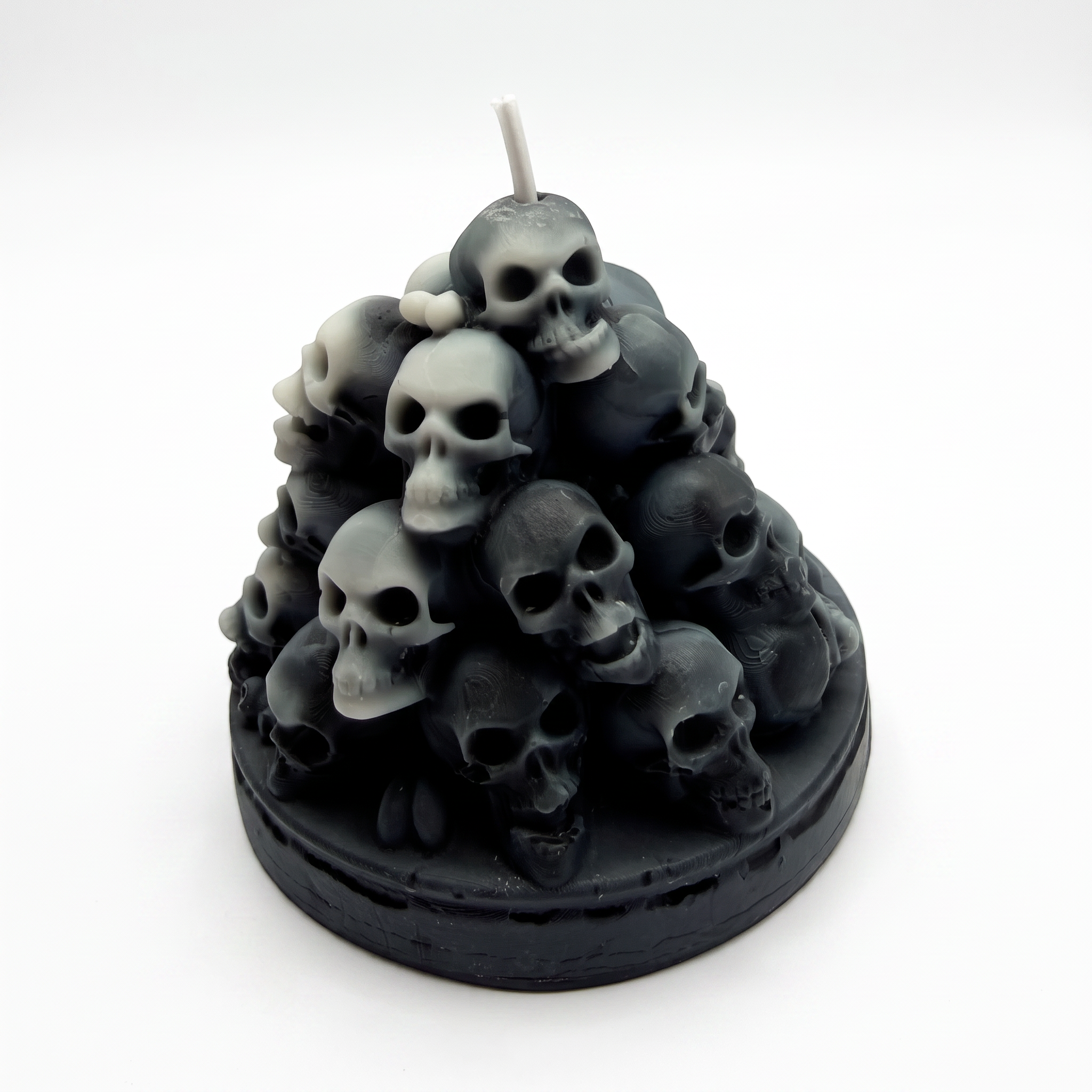 Halloween-Sojakerze in Form einer Totenkopf-Pyramide, Duft Blue Haze, 140 g