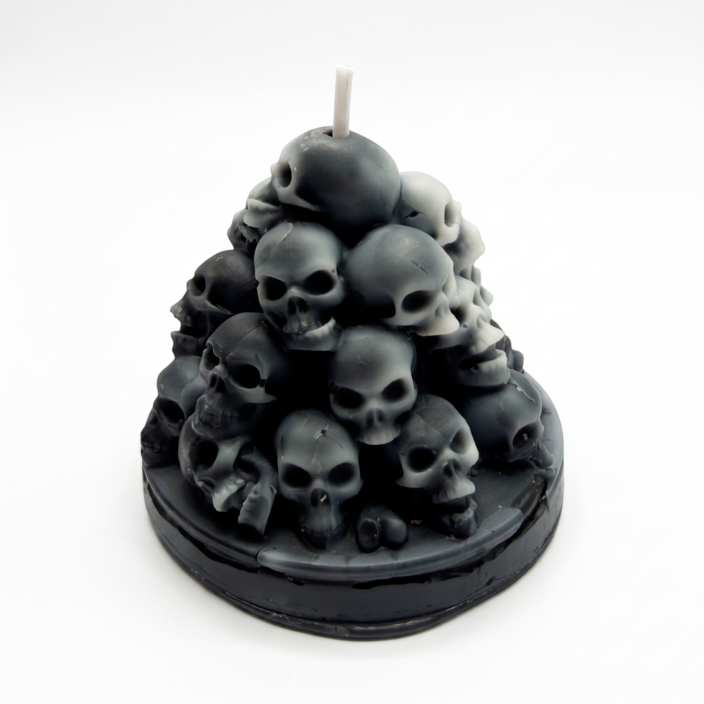 Halloween-Sojakerze in Form einer Totenkopf-Pyramide, Duft Blue Haze, 140 g