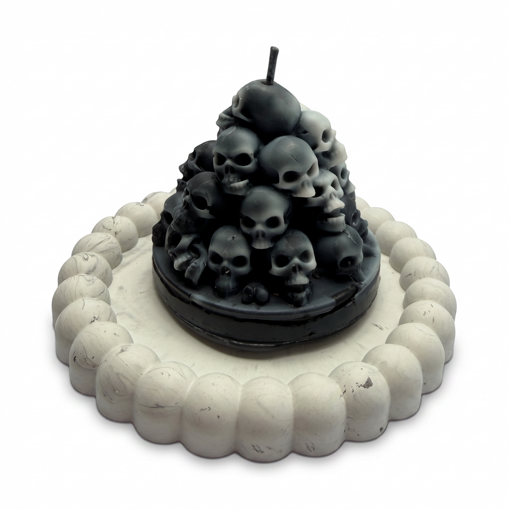 Halloween-Sojakerze in Form einer Totenkopf-Pyramide, Duft Blue Haze, 140 g