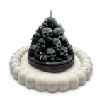 Halloween-Sojakerze in Form einer Totenkopf-Pyramide, Duft Blue Haze, 140 g