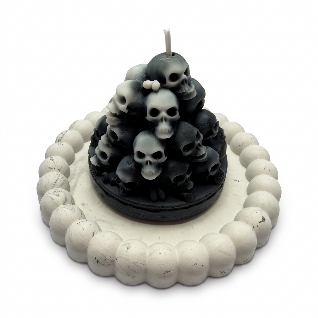 Halloween-Sojakerze in Form einer Totenkopf-Pyramide, Duft Blue Haze, 140 g