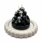 Halloween-Sojakerze in Form einer Totenkopf-Pyramide, Duft Blue Haze, 140 g