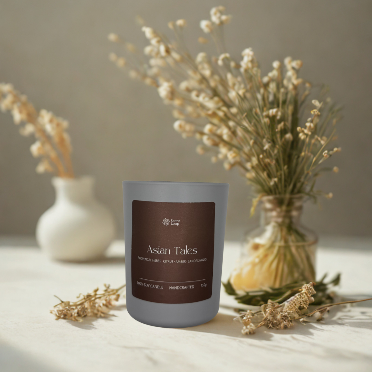 Świeca sojowa zapachowa Asian Tales cytrusy, prowansalskie zioła i wanilia Regular 150g