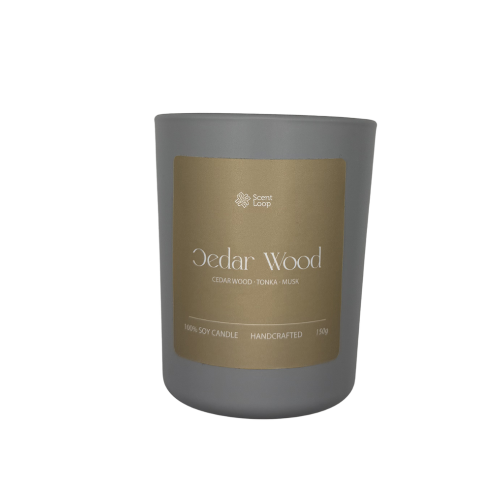 Lumânare parfumată din soia Cedar Wood citrice, ace de pin și boabe tonka Regular 150g