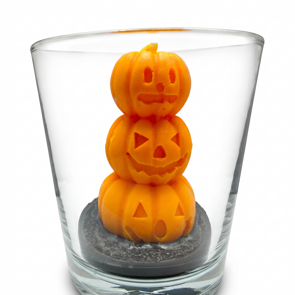 Candela di soia di Halloween con statuette di ZUCCHE SPETTRALI in vetro, profumazione Pumpkin Spice, 140 g
