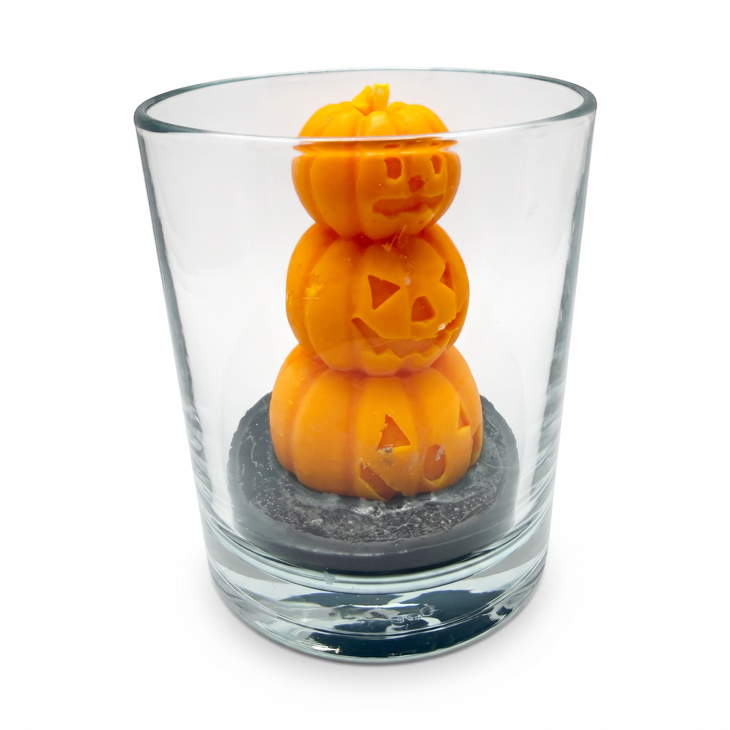 Candela di soia di Halloween con statuette di ZUCCHE SPETTRALI in vetro, profumazione Pumpkin Spice, 140 g