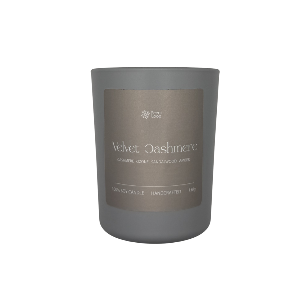 Vela de soja aromática Velvet Cashmere Regular jazmín, lima, ozono y almizcle 150g