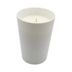 Świeca sojowa ScentLoop.eu o zapachu bazylii w eleganckim białym szklanym naczyniu, idealna do relaksu.