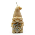 Vánoční sójová svíčka Figurka Skřítek se sněhovou vločkou s vůní Christmas Home 60g