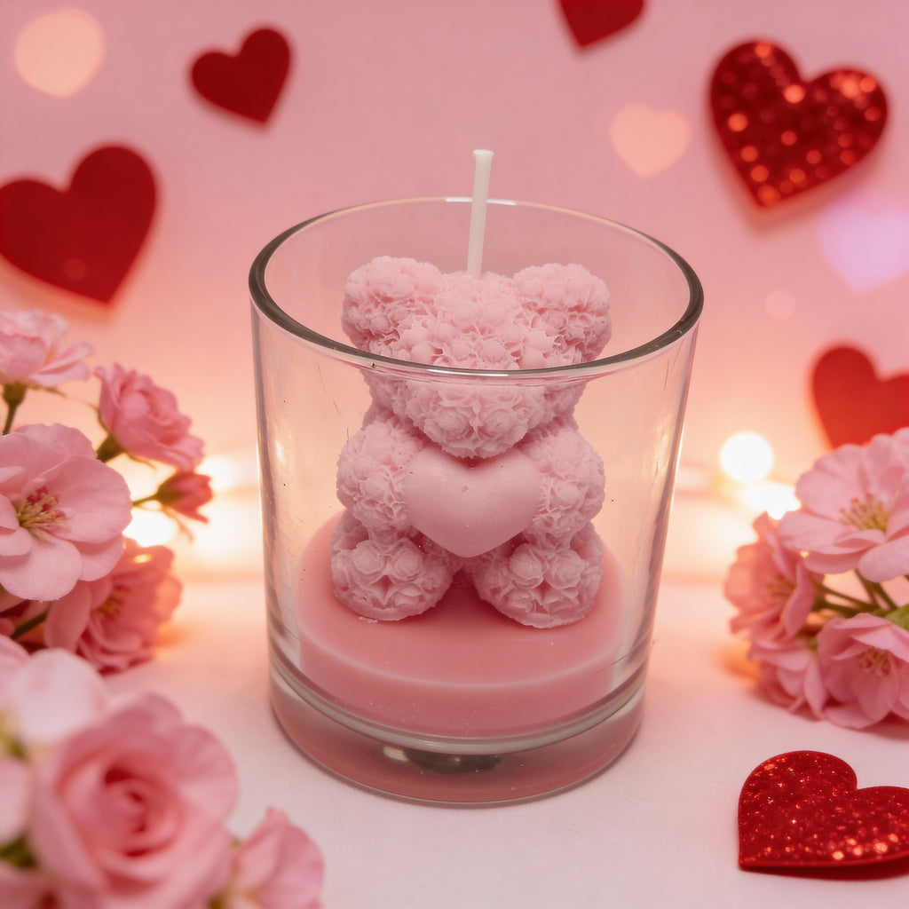 Ozdobna świeca sojowa Miś z Róż w szkle Różowy