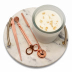 Presentset: sojavaxljus Patchouli Imperial + tillbehör i roséguld