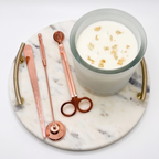 Presentset: sojavaxljus Patchouli Imperial + tillbehör i roséguld